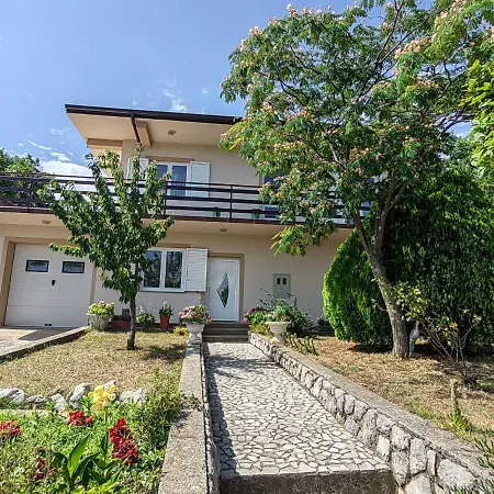 Apartment Biserka